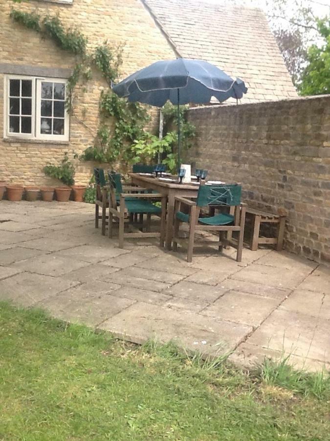 Gardeners Cottage Crudwell エクステリア 写真