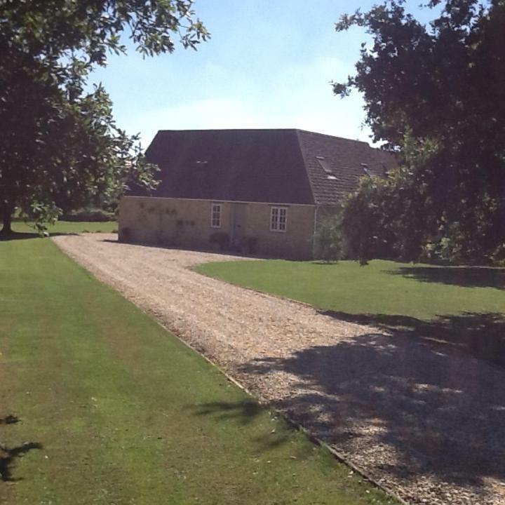 Gardeners Cottage Crudwell エクステリア 写真